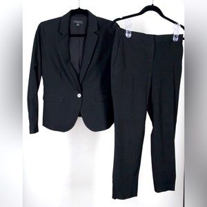 Ann Taylor one button blazer and pant work suit in seasonless stretch